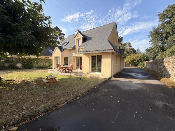Maison familiale rénovée à Séné – 150 m² – 5 chambres – Double garage – À 5 min du port de Vannes