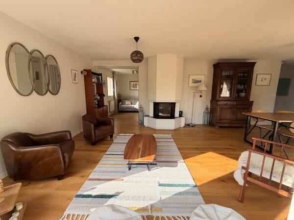 Maison familiale rénovée à Séné – 150 m² – 5 chambres – Double garage – À 5 min du port de Vannes