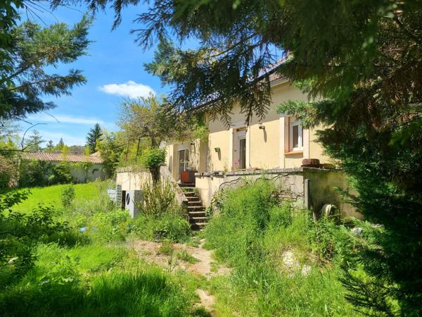 Maison spacieuse pompe à chaleur panneaux solaires