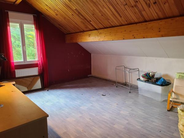 Maison spacieuse pompe à chaleur panneaux solaires