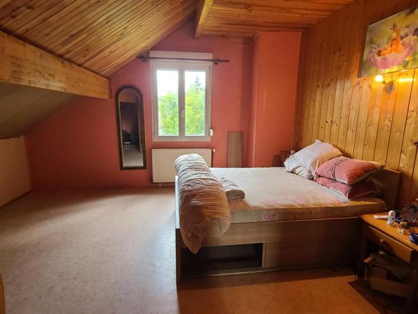 Maison spacieuse pompe à chaleur panneaux solaires