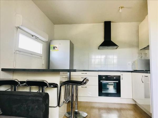 Appartement à louer 694 € CC CENON 2 p 42 m² DPE C