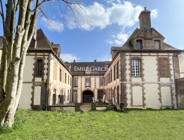 À VENDRE - En bordure du Perche, magnifique Hôtel Particulier dans le coeur historique de l'Aigle