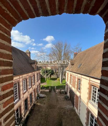 À VENDRE - En bordure du Perche, magnifique Hôtel Particulier dans le coeur historique de l'Aigle
