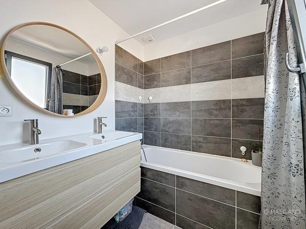 Récente - 3 chambres - commerces et mer à pied