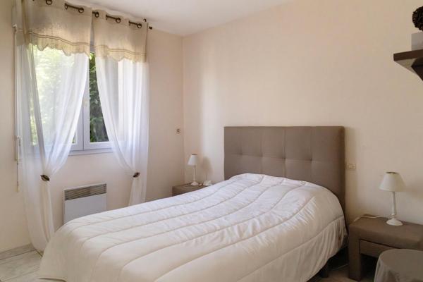 Maison plain-pied - 3ch. - Garage - Jardin - Piscine