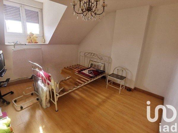 Maison 10 pièces de 180 m² à Sains-en-Gohelle (62114)