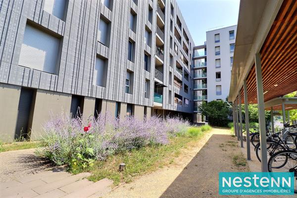 Appartement de type 4 de 78m² avec balcon et stationnement situé à Villeurbanne