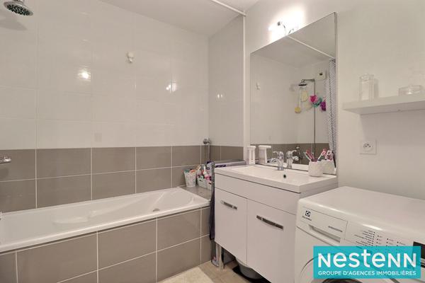 Appartement de type 4 de 78m² avec balcon et stationnement situé à Villeurbanne