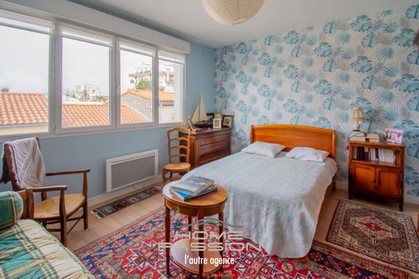 Maison
                                                                                                                                                                                                                                                                                                                        5 pièce(s)                                                                                                                                                                                                          2 chambre(s)                                                                                                                                                                                                          105.8  m²