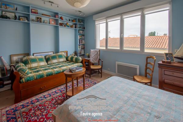 Maison
                                                                                                                                                                                                                                                                                                                        5 pièce(s)                                                                                                                                                                                                          2 chambre(s)                                                                                                                                                                                                          105.8  m²