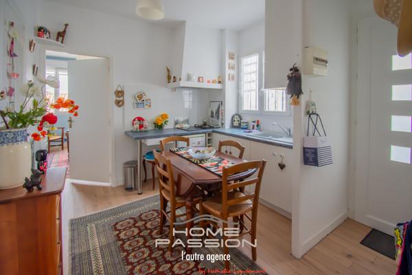 Maison
                                                                                                                                                                                                                                                                                                                        5 pièce(s)                                                                                                                                                                                                          2 chambre(s)                                                                                                                                                                                                          105.8  m²