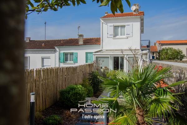 Maison
                                                                                                                                                                                                                                                                                                                        5 pièce(s)                                                                                                                                                                                                          2 chambre(s)                                                                                                                                                                                                          105.8  m²