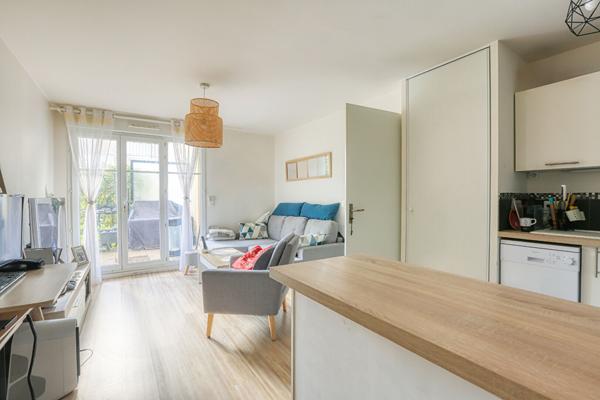 RARE à VAURÉAL Beau F2 en rez-de-jardin avec terrasse