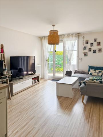 RARE à VAURÉAL Beau F2 en rez-de-jardin avec terrasse