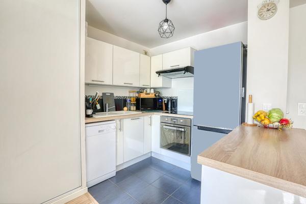 RARE à VAURÉAL Beau F2 en rez-de-jardin avec terrasse