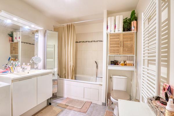 RARE à VAURÉAL Beau F2 en rez-de-jardin avec terrasse