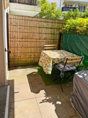 RARE à VAURÉAL Beau F2 en rez-de-jardin avec terrasse