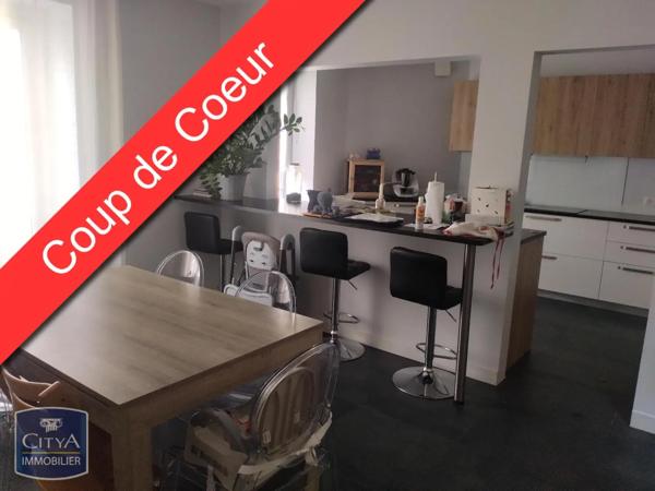 Appartement à louer 4 pièces 210.82m²