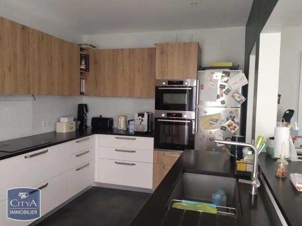 Appartement à louer 4 pièces 210.82m²