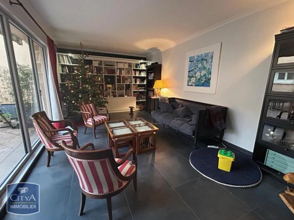 Appartement à louer 4 pièces 210.82m²