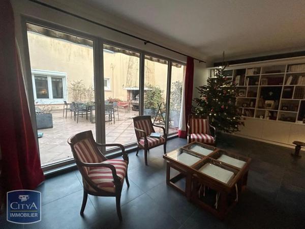 Appartement à louer 4 pièces 210.82m²