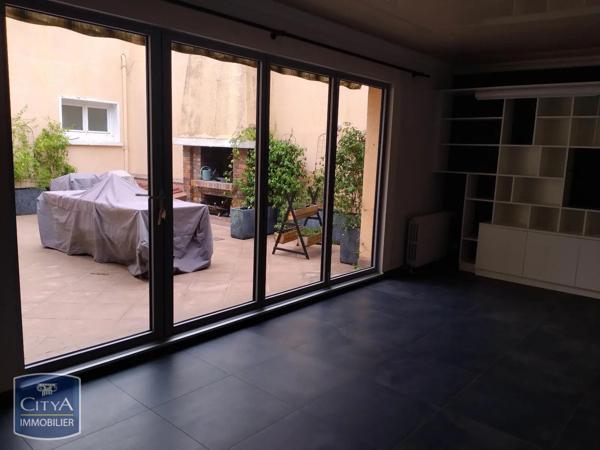 Appartement à louer 4 pièces 210.82m²