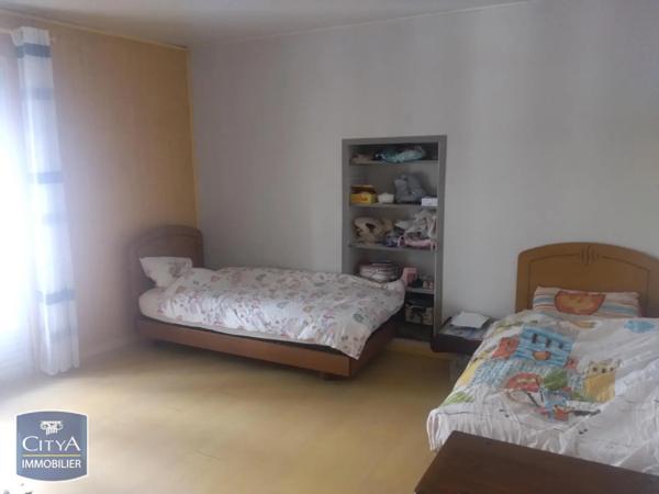 Appartement à louer 4 pièces 210.82m²