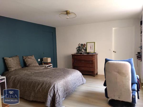 Appartement à louer 4 pièces 210.82m²