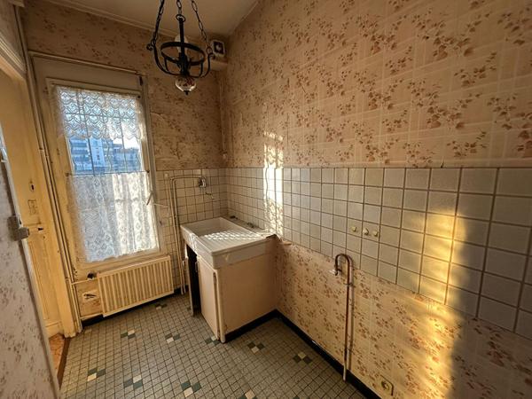 MAISON ENTIEREMENT A RENOVER BEAU POTENTIEL