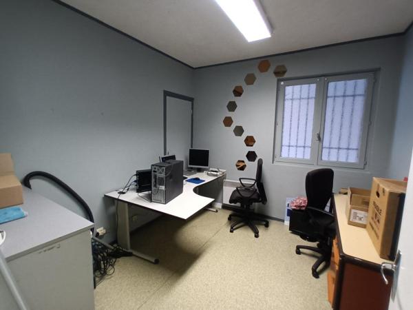 Rodez-Avenue de Paris,local professionnel de 162 m² environ