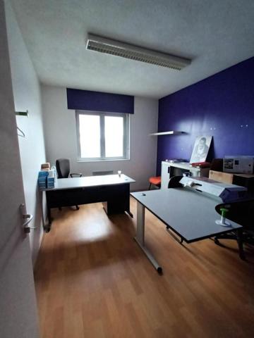 Rodez-Avenue de Paris,local professionnel de 162 m² environ