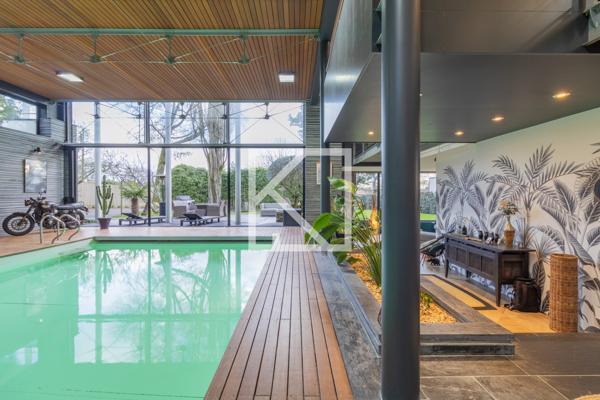 VILLA D’EXCEPTION AVEC PISCINE INTÉRIEURE