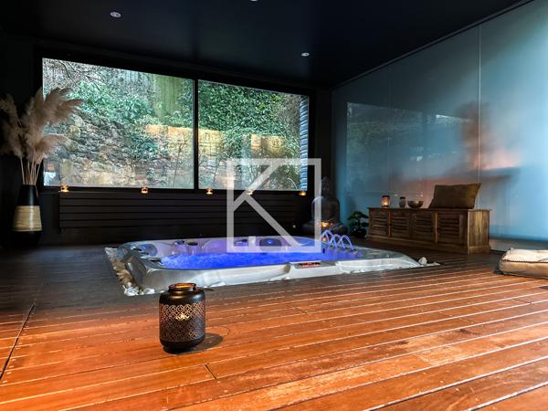 VILLA D’EXCEPTION AVEC PISCINE INTÉRIEURE