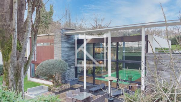 VILLA D’EXCEPTION AVEC PISCINE INTÉRIEURE