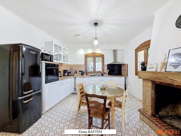 Maison vue panoramique et 3 appartements à rénover