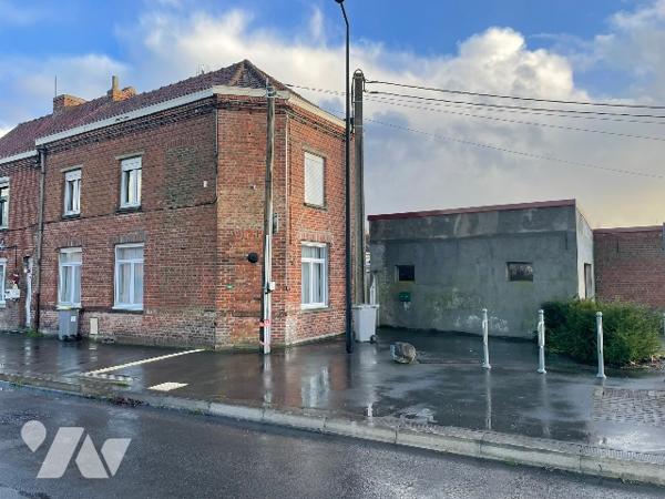 ERQUINGHEM-LYS, rue de l’Alloeu, à la limite de SAILLY-SUR-LYS et FLEURBAIX, en secteur campagne.