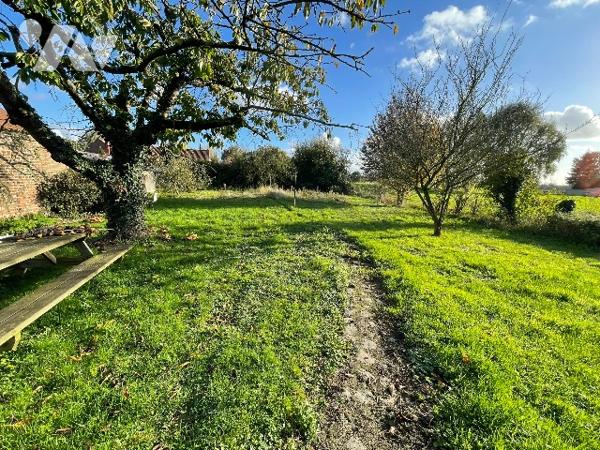 ERQUINGHEM-LYS, rue de l’Alloeu, à la limite de SAILLY-SUR-LYS et FLEURBAIX, en secteur campagne.