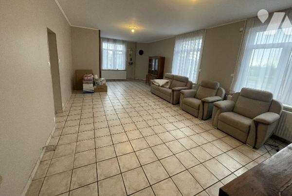 ERQUINGHEM-LYS, rue de l’Alloeu, à la limite de SAILLY-SUR-LYS et FLEURBAIX, en secteur campagne.