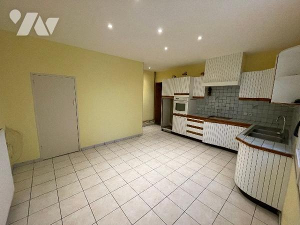 ERQUINGHEM-LYS, rue de l’Alloeu, à la limite de SAILLY-SUR-LYS et FLEURBAIX, en secteur campagne.