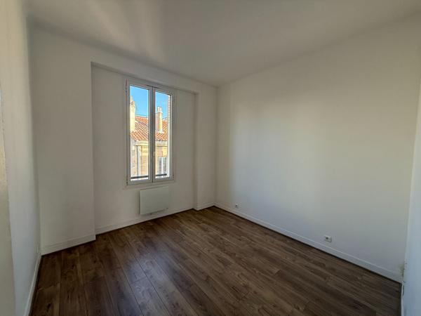 Appartement à louer 1 010 € CC Marseille 3 p 52 m² DPE D