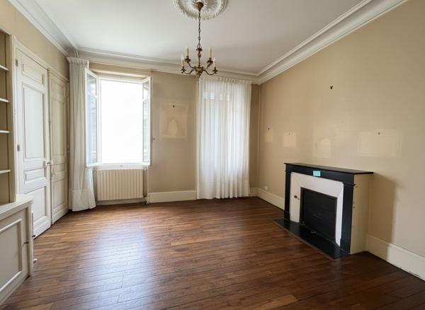 Au Coeur de Périgueux, belle Maison Bourgeoise type 7 à Rafraîchir avec jardin