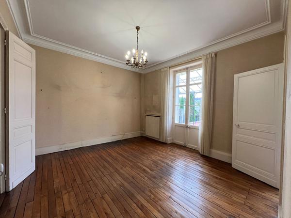 Au Coeur de Périgueux, belle Maison Bourgeoise type 7 à Rafraîchir avec jardin