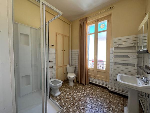 Au Coeur de Périgueux, belle Maison Bourgeoise type 7 à Rafraîchir avec jardin