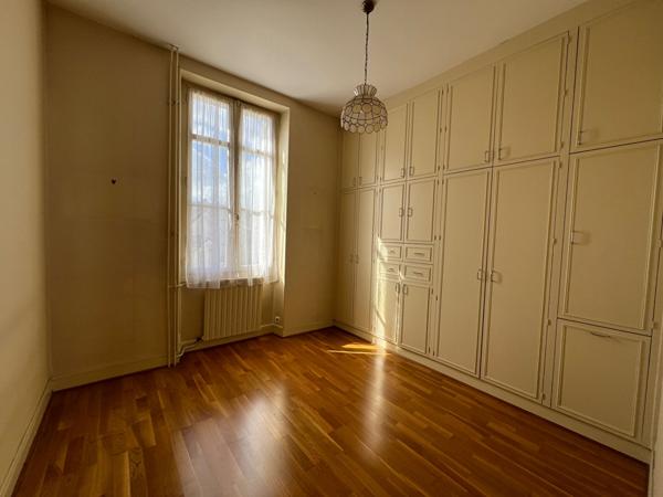 Au Coeur de Périgueux, belle Maison Bourgeoise type 7 à Rafraîchir avec jardin