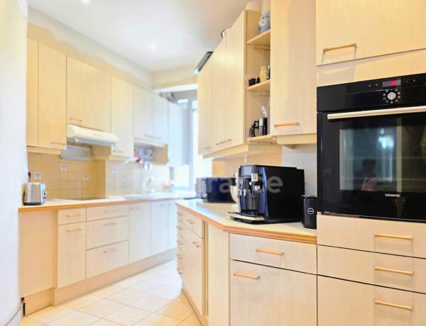 À VENDRE DUPLEX HAUSSMANNIEN DE 110 M² AVEC BALCON ET VUE SUR LA TOUR EIFFEL à NEUILLY SUR SEINE (92)