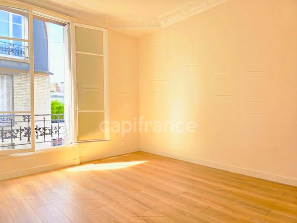 À VENDRE DUPLEX HAUSSMANNIEN DE 110 M² AVEC BALCON ET VUE SUR LA TOUR EIFFEL à NEUILLY SUR SEINE (92)