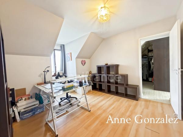 SAINT JEAN DE BRAYE, à vendre belle maison familiale de170 m2 avec jardin paysager clos dans un environnent calme et privilégié proche des toutes les commodités