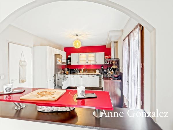 SAINT JEAN DE BRAYE, à vendre belle maison familiale de170 m2 avec jardin paysager clos dans un environnent calme et privilégié proche des toutes les commodités