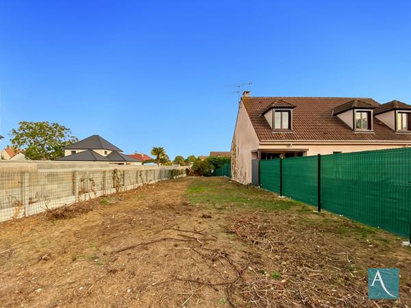 Terrain 325m² Saint Germain Les Arpajon 91180